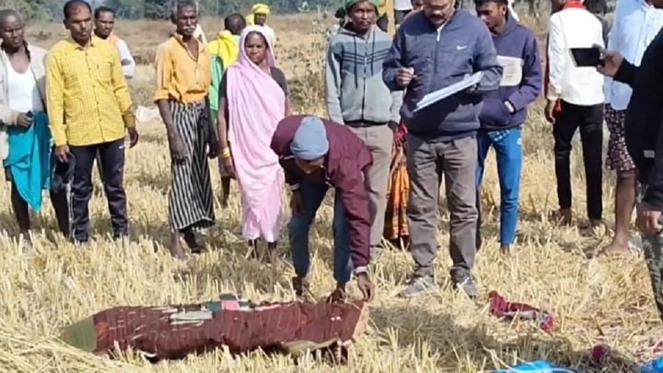 थ्रेशर की चपेट में आने से महिला की मौत