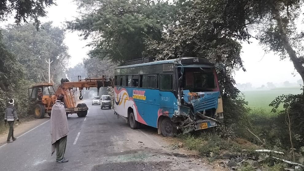 UP Accident big accident in Hardoi Bolero and mini bus collide many people including four women die