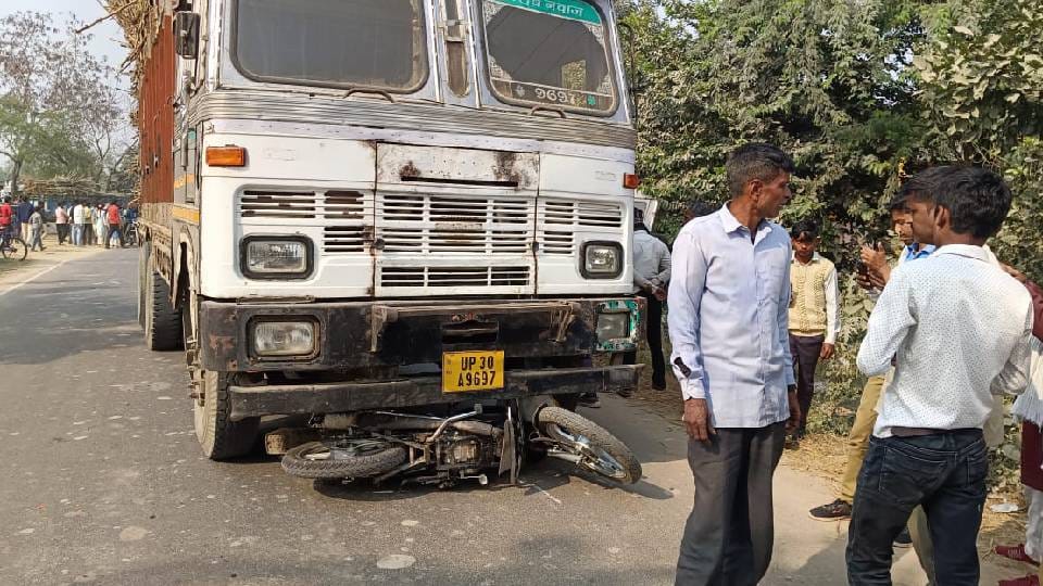 truck loaded with sugarcane crushed bike riders In Sitapur three died including two innocent children