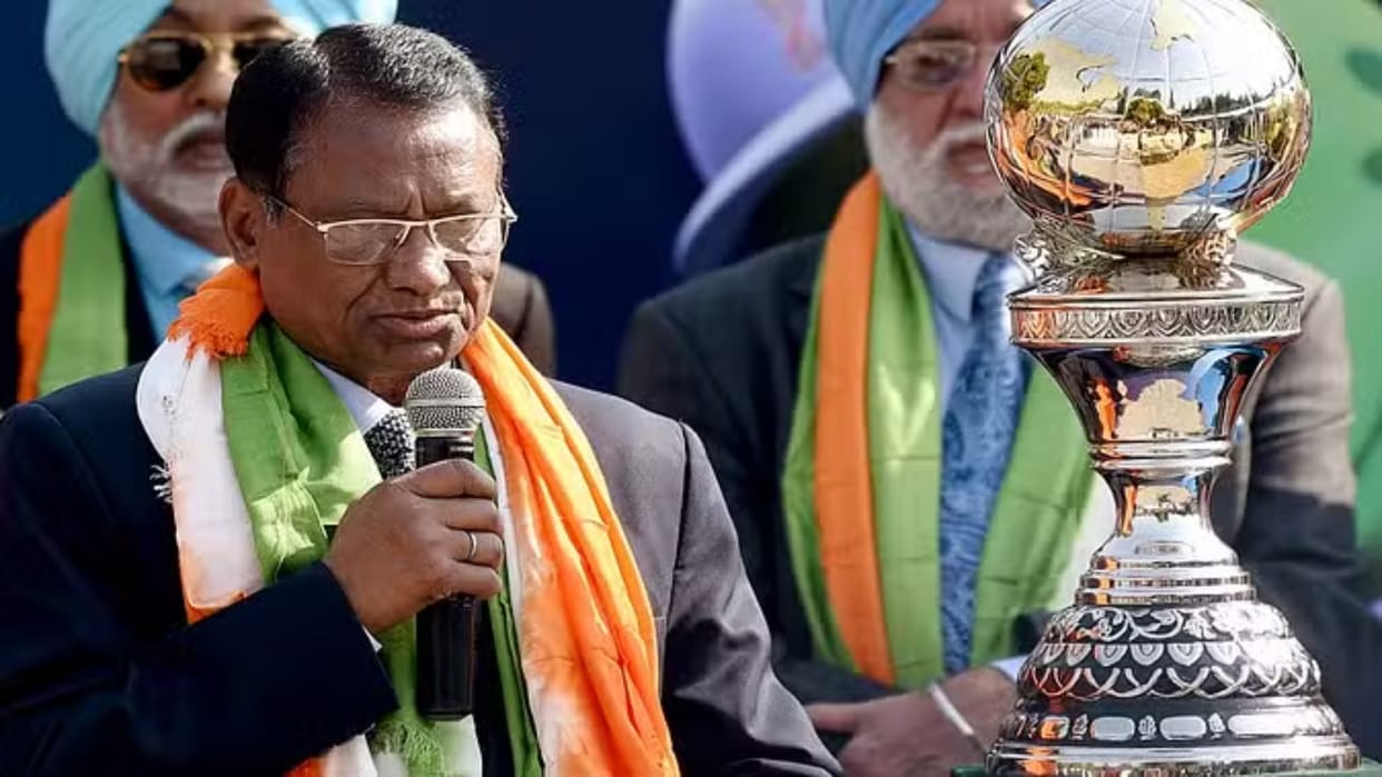 indian hockey player ashok kumar health update sunday he got heart attack know details