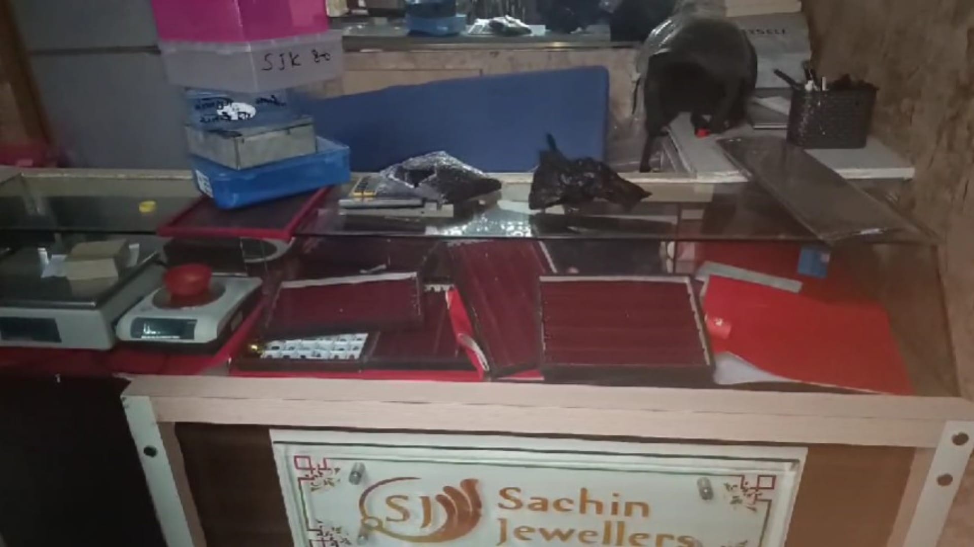 Bhagalpur News: Jewellery worth three crores stolen in Kharik market, armed masked men carried out crime