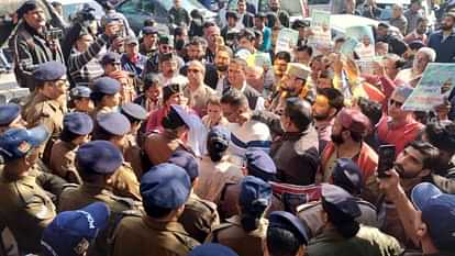 Bhu Kanoon Hunger strike over land law and domicile police force deployed at martyr memorial Dehradun News