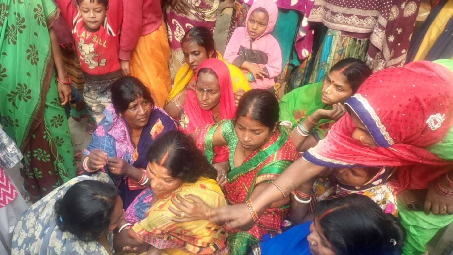 Bihar News: Anger erupted after murder of a minor in Chapra, traffic disrupted due to road blockage and arson