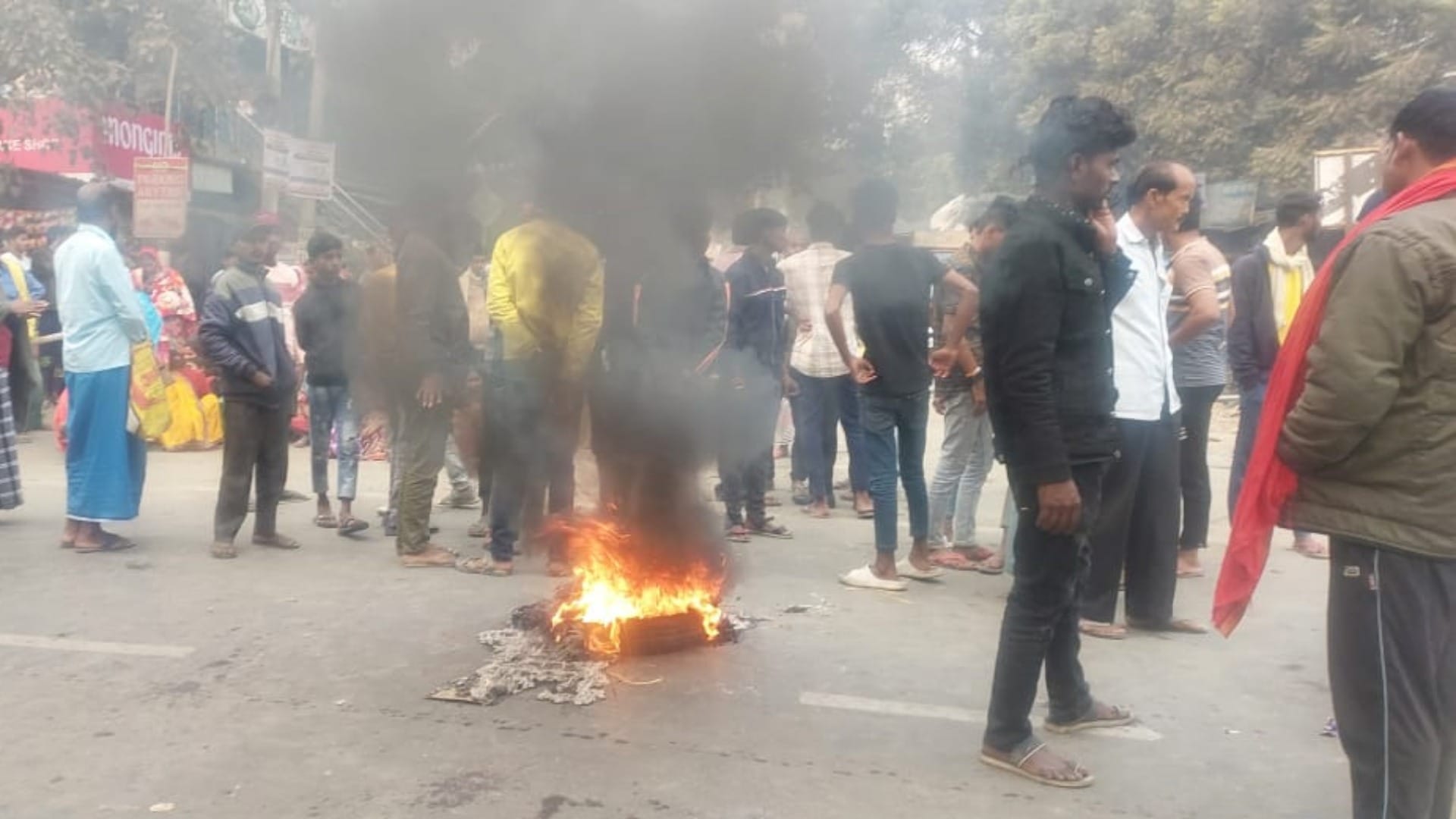 Bihar News: Anger erupted after murder of a minor in Chapra, traffic disrupted due to road blockage and arson