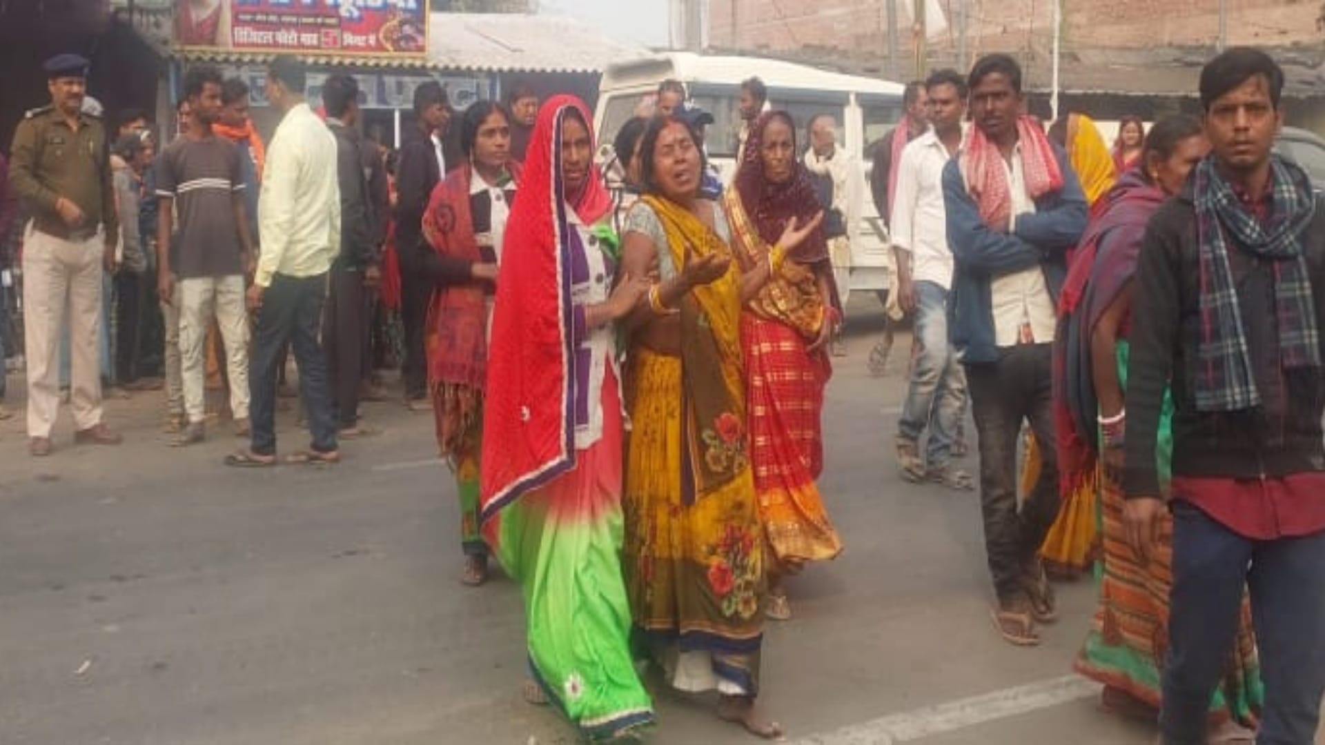 Bihar News: Anger erupted after murder of a minor in Chapra, traffic disrupted due to road blockage and arson