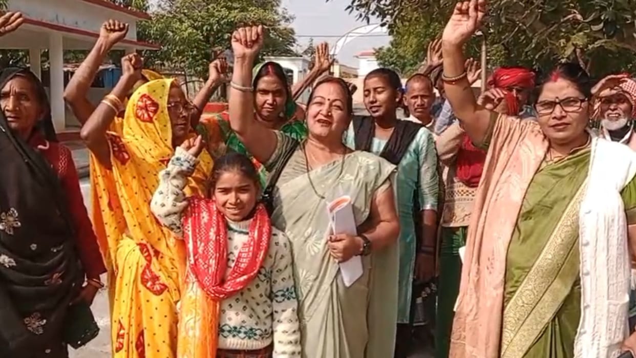 Allegation of fraud in mass marriage scheme in Sonbhadra: Women Congress protests for investigation