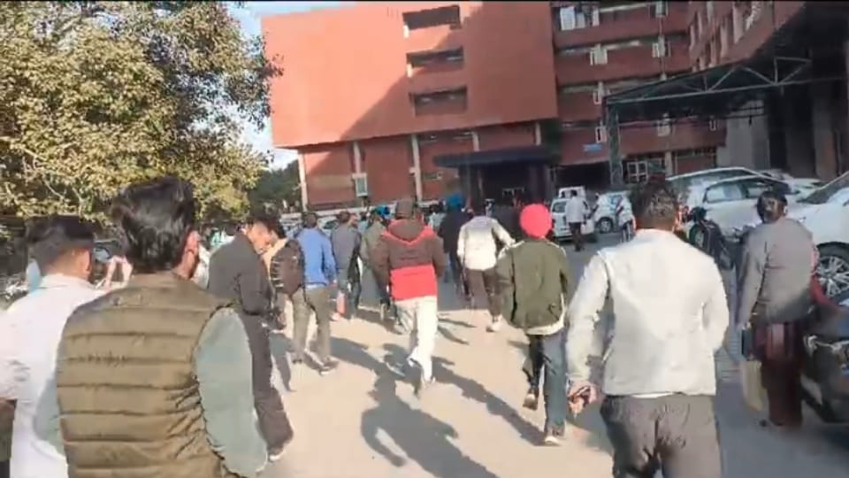 ETT teachers protesting in Mohali demanding joining entered DPI office