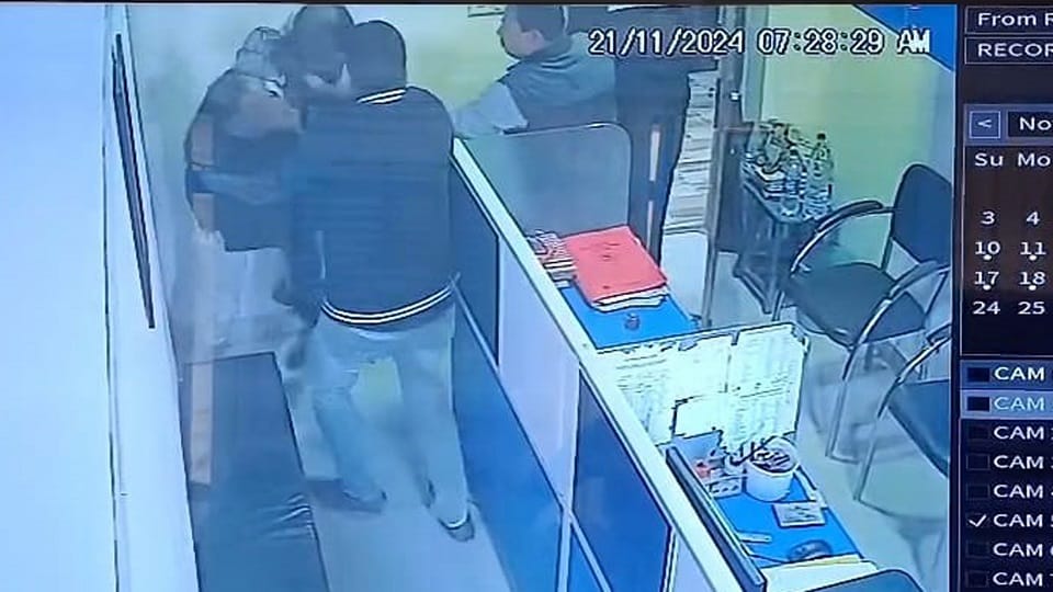 Fighting between Professor and Head of Psychology Department in AMU
