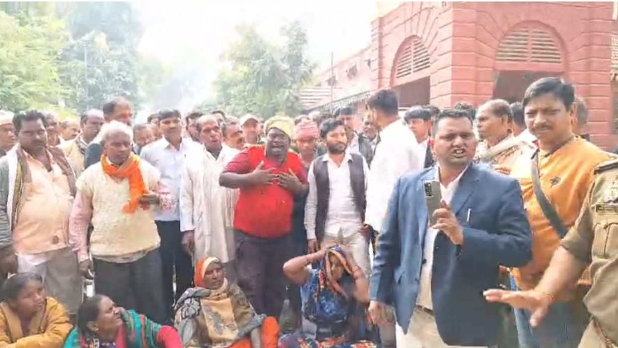 Villagers protested at SP office after police released murder accused in jaunpur