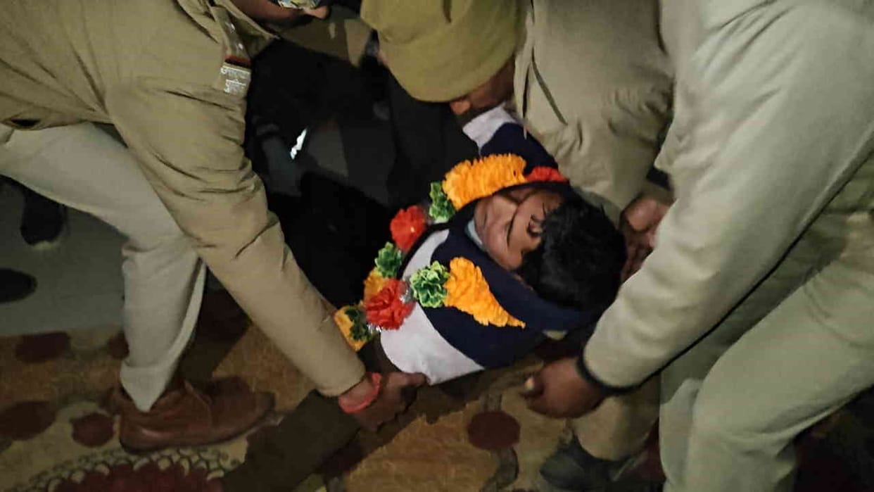 People took out torchlight procession in cold late night hunger striker health deteriorated admitted Gairsain