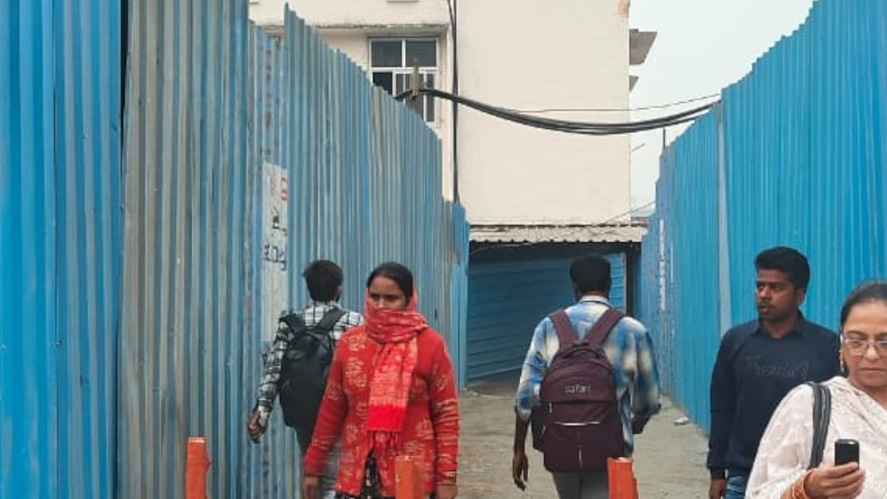 Gorakhpur News: Alternative route made to reach platform number one