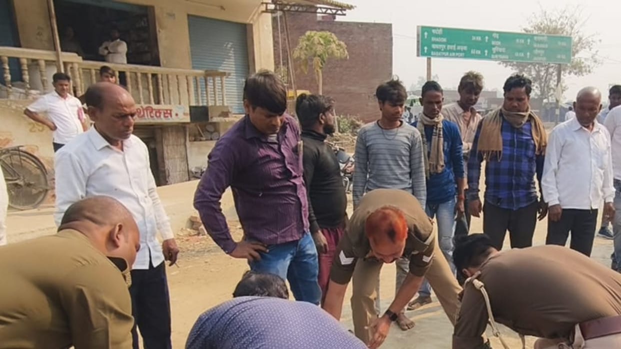 man died in road accident due to truck and bike collision in Bhadohi