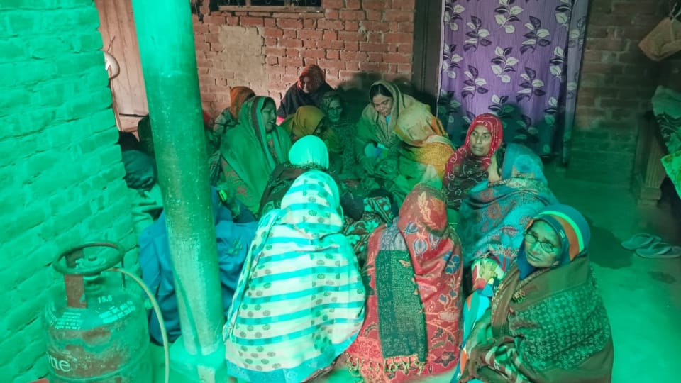 hardoi Injured children crying in lap of dead bodies Five killed in collision between Bolero and bus in Hardoi
