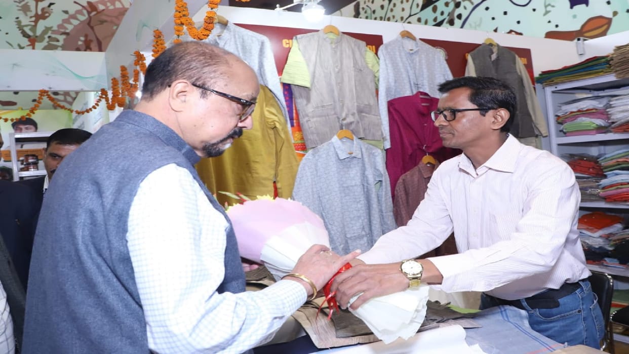 Governor Ramen Deka visited Chhattisgarh Pavilion at International Trade Fair