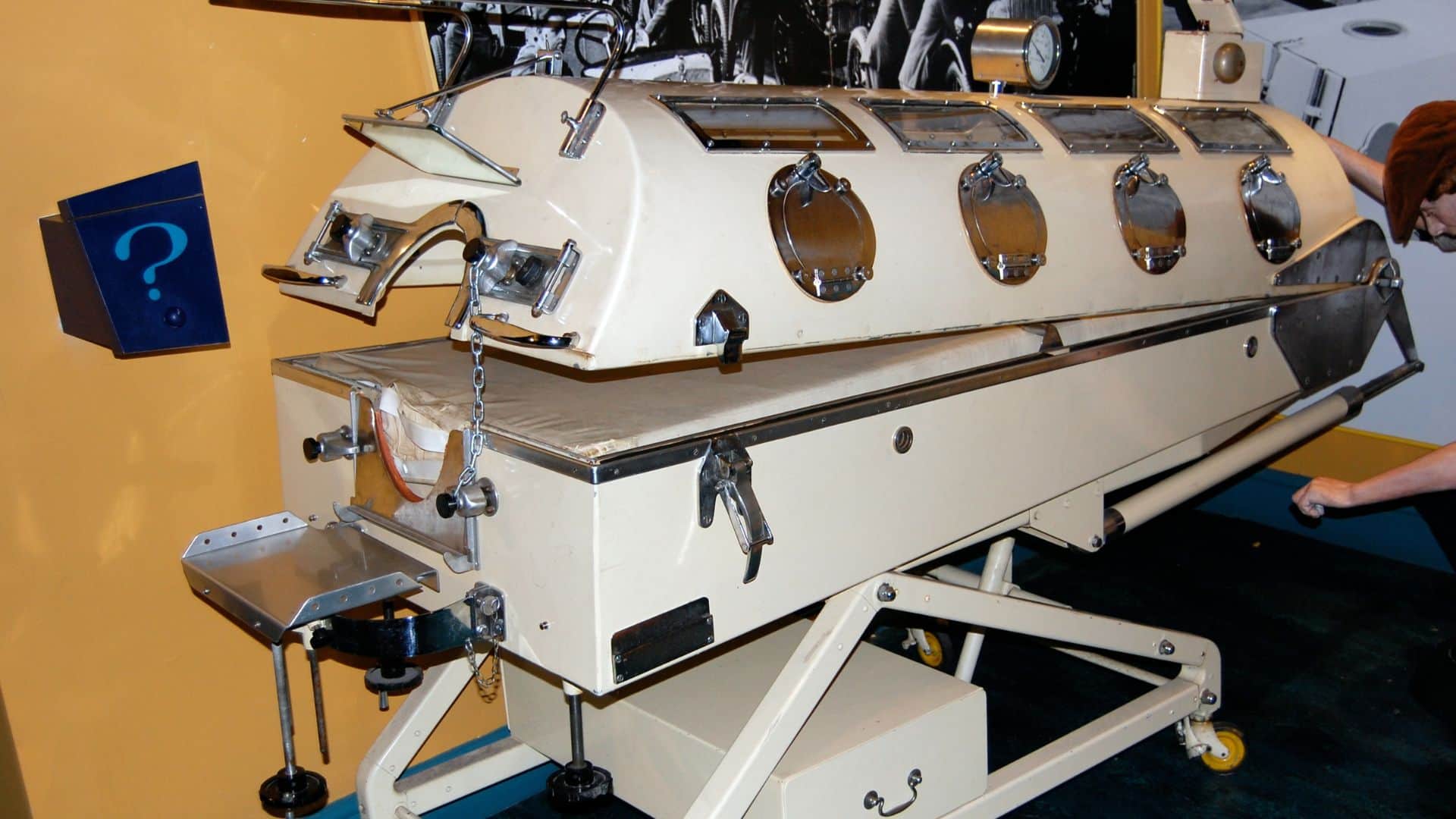 Paul Alexander 70 years live in iron lung the record is the Guinness World Book in hindi
