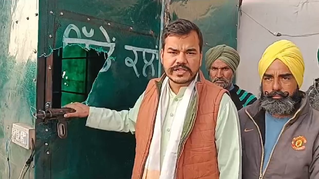 Farmer leader Sardar Dallewal was picked up from his tent by police at night at Khanauri border adjoining Jind