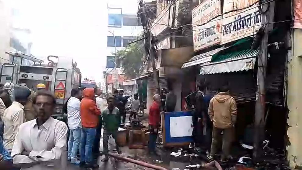 Kanpur: Fire broke out in a closed medical store on Mall Road