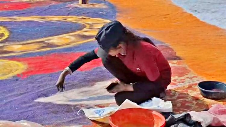 Rangoli World Record न मच म 84 हज र वर ग फ ट म बन र ग ल मह न