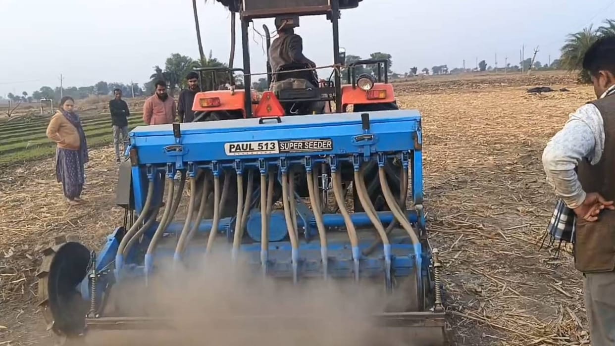 Shivpuri News Farmers are being told benefits of super and happy seeder to prevent stubble in fields
