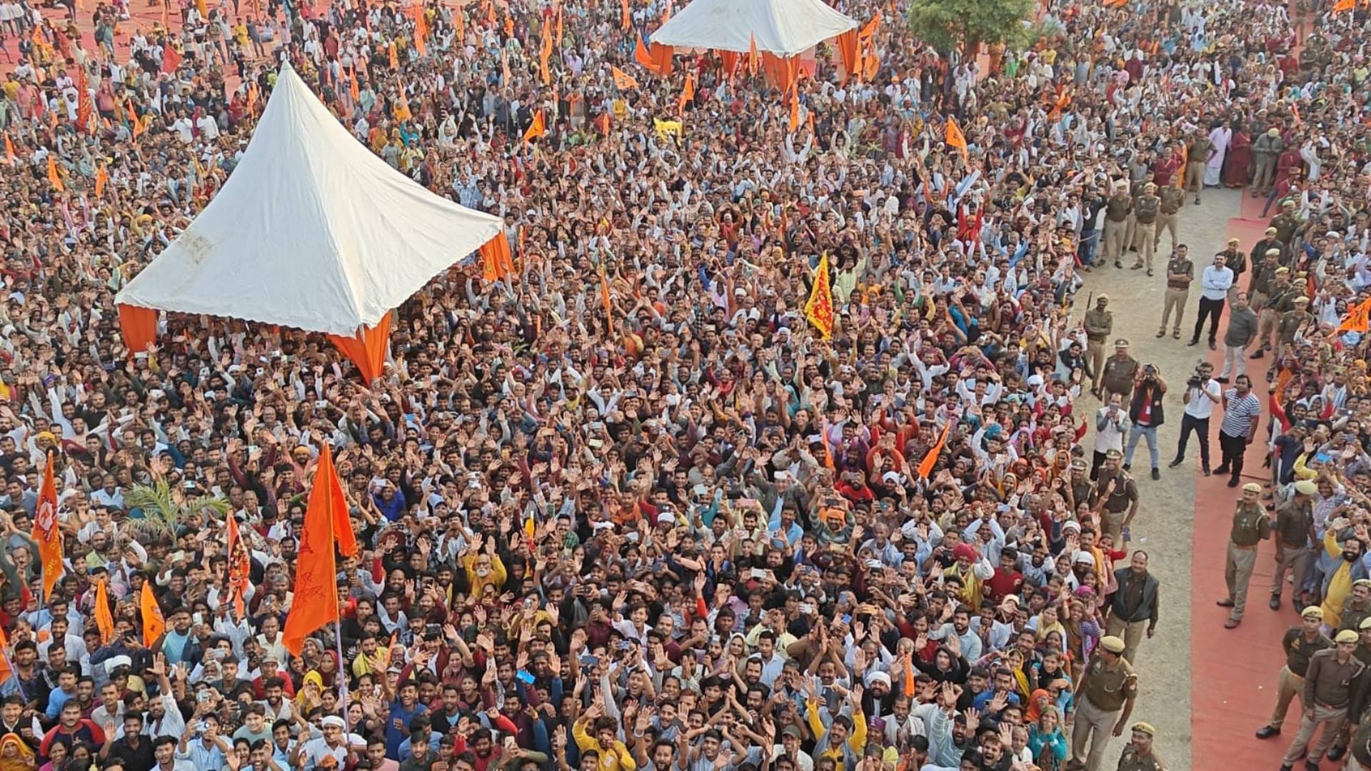 Chhatarpur Hindu Ekta Yatra Photo rest in Ghugsi on sixth day of yatra Dhirendra Shastri