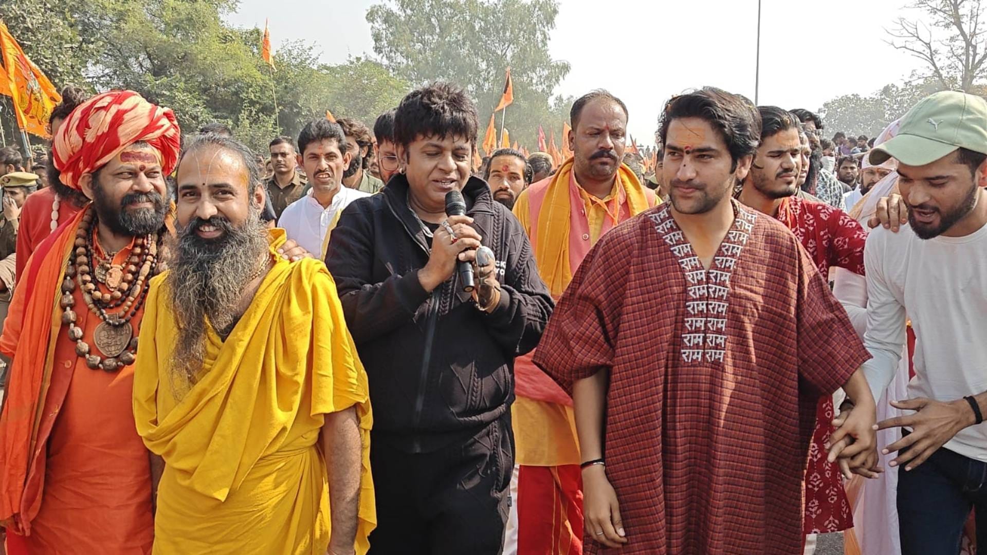 Chhatarpur Hindu Ekta Yatra Photo rest in Ghugsi on sixth day of yatra Dhirendra Shastri