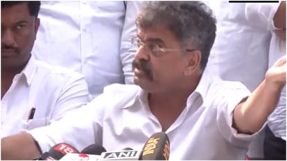 राकांपा-एसपी के नेता जितेंद्र अव्हाड।