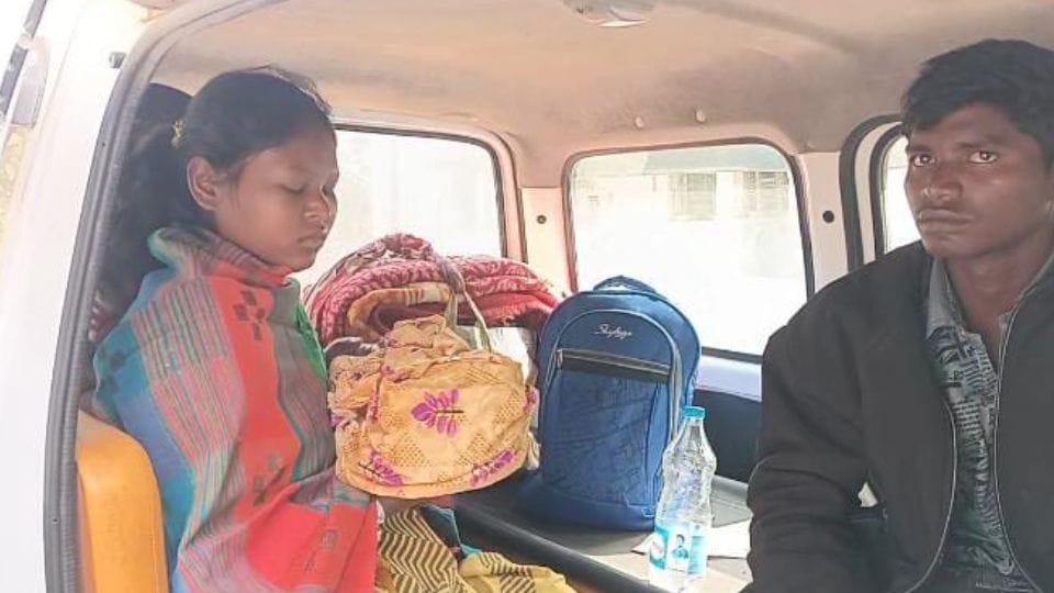 Driver of 102 Mahtari Express made delivery at midnight in Korba