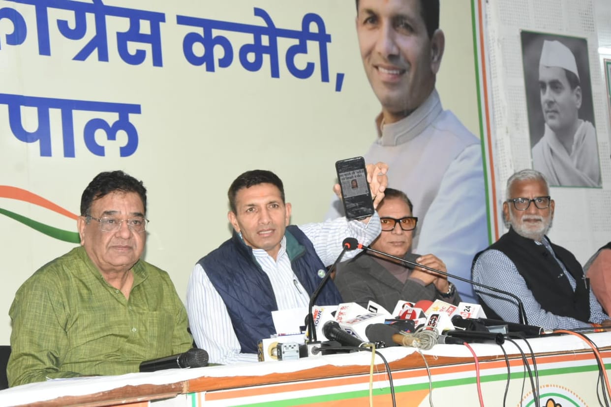 MP: Patwari said- Police is lathi-charging farmers standing in line to get DAP, CM is roaming abroad, without
