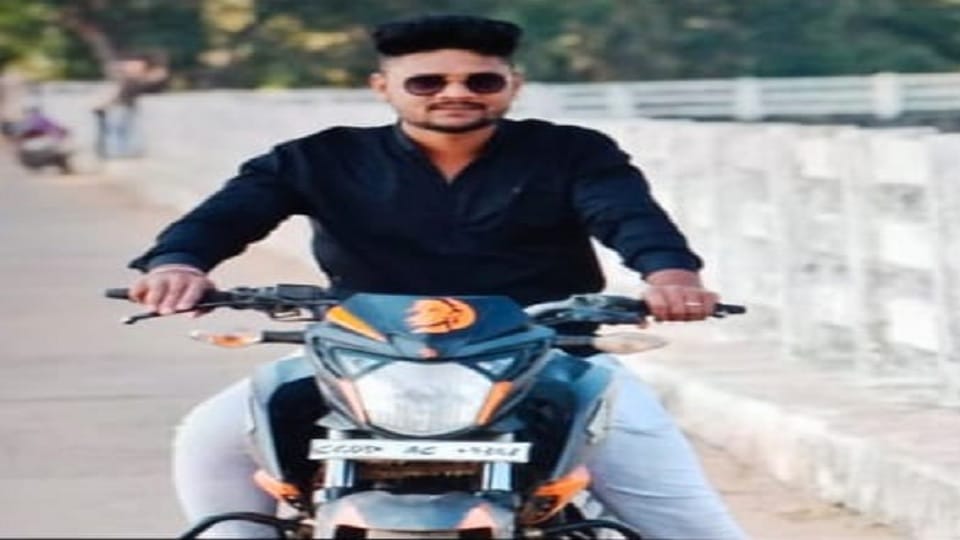 सड़क हादसे में युवक की दर्दनाक मौत