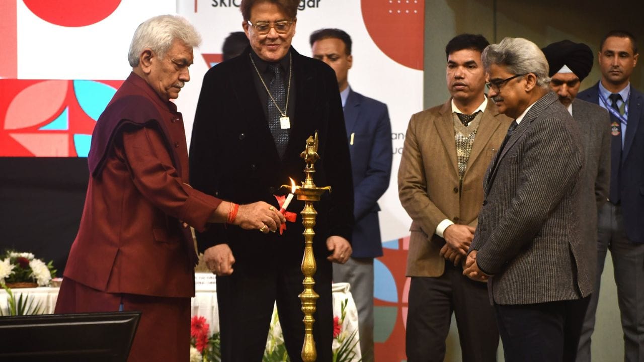 Srinagar: LG inaugurates 60th anniversary of World Craft Council, representatives of 15 countries reach Srinag