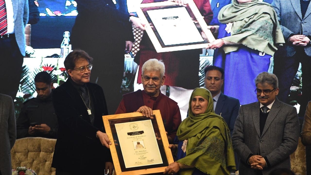 Srinagar: LG inaugurates 60th anniversary of World Craft Council, representatives of 15 countries reach Srinag
