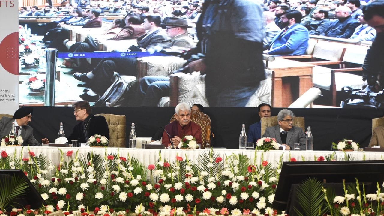 Srinagar: LG inaugurates 60th anniversary of World Craft Council, representatives of 15 countries reach Srinag