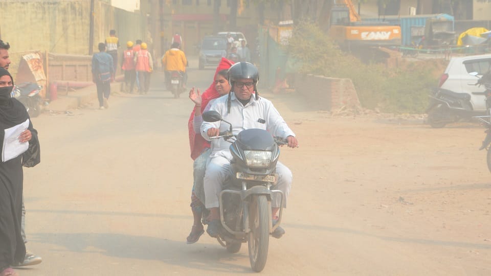 where there are piles of mud and clouds of dust  AQI is only 94 In Agra