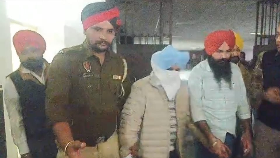 Tehsildar of Tapa, Barnala arrested for taking Rs 20 thousand