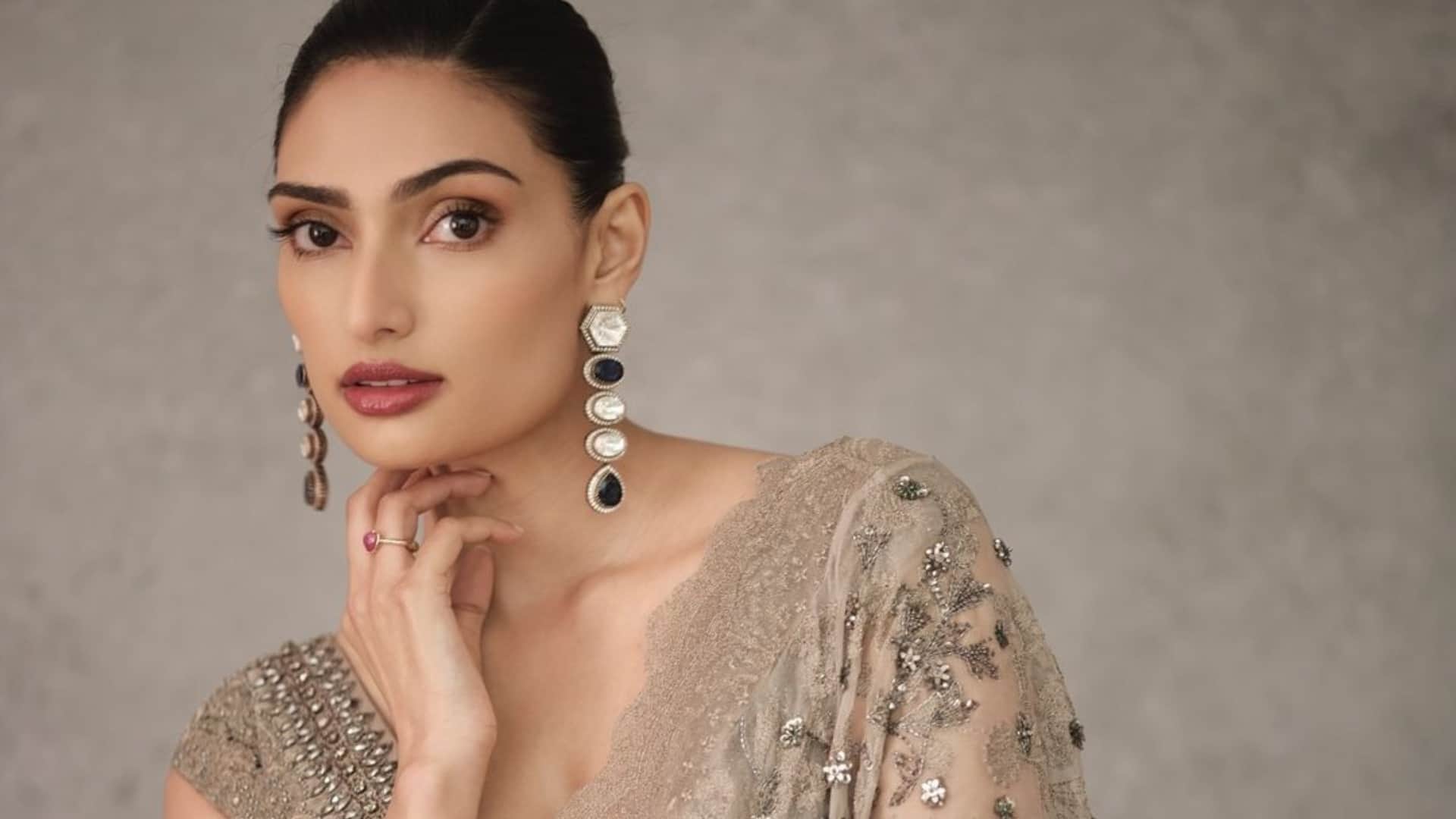 Mom to be Athiya Shetty flaunts her baby bump in a white white ethnic outfit goes viral see fans reaction