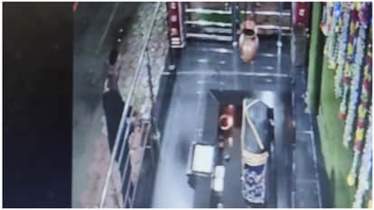 Betul Crime News: The thief apologized before stealing from Shani temple then broke donation box