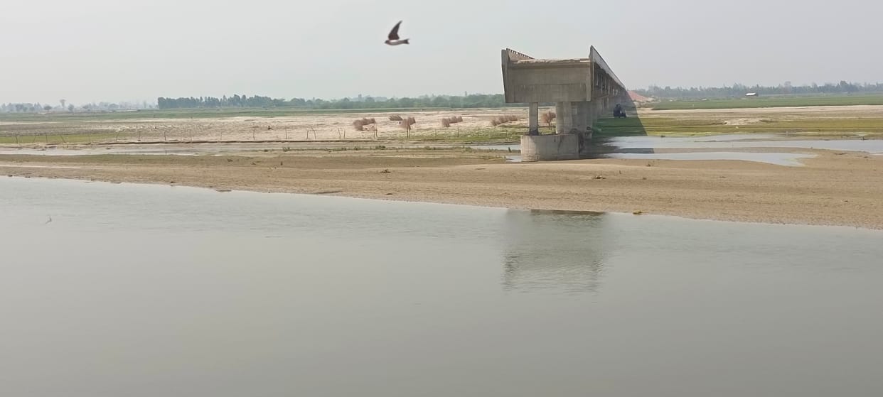 UP: 1.5 meter high wall will be built on the approach road of incomplete bridges, the government took the deci