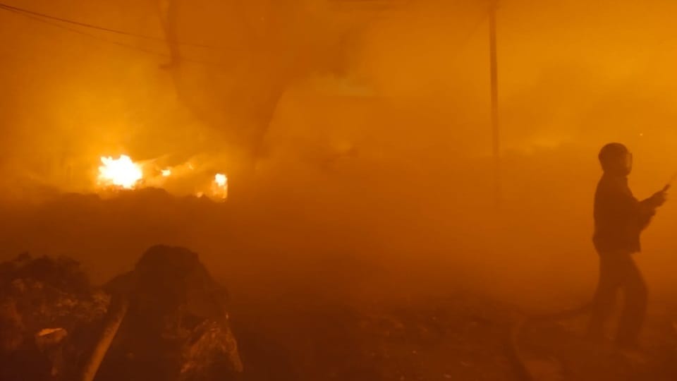 Who is young man burnt alive in transport company could not be identified