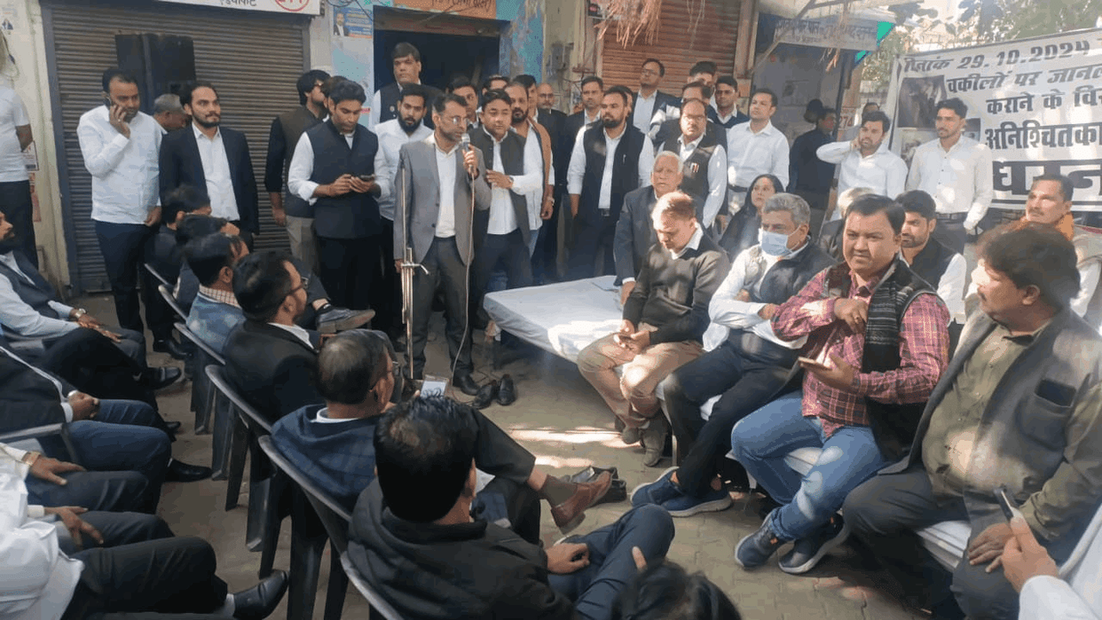 Ghaziabad Work stopped in court and indefinite strike begins