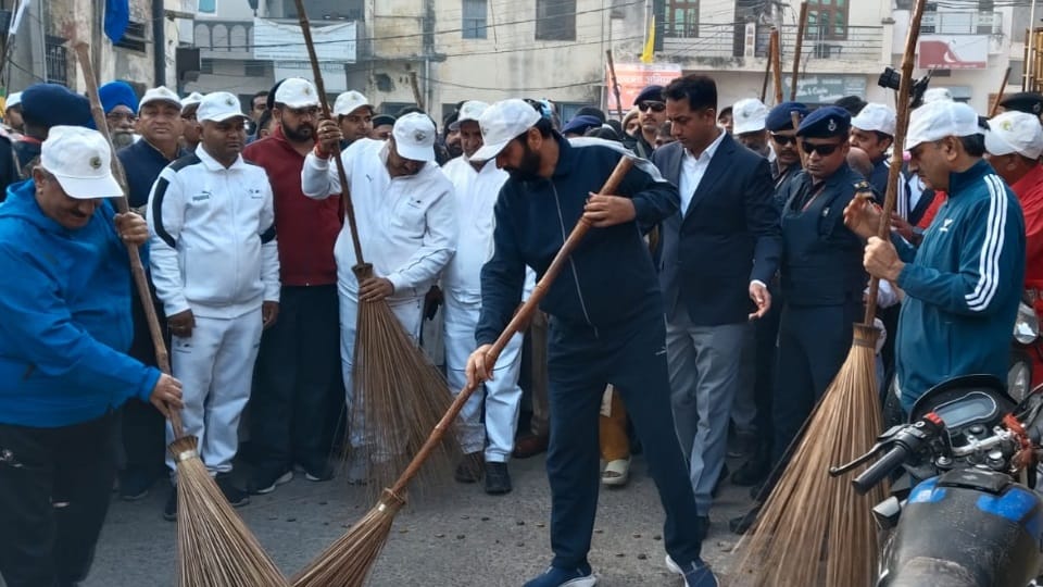 cleanliness drive in Kurukshetra before the International Gita Jayanti