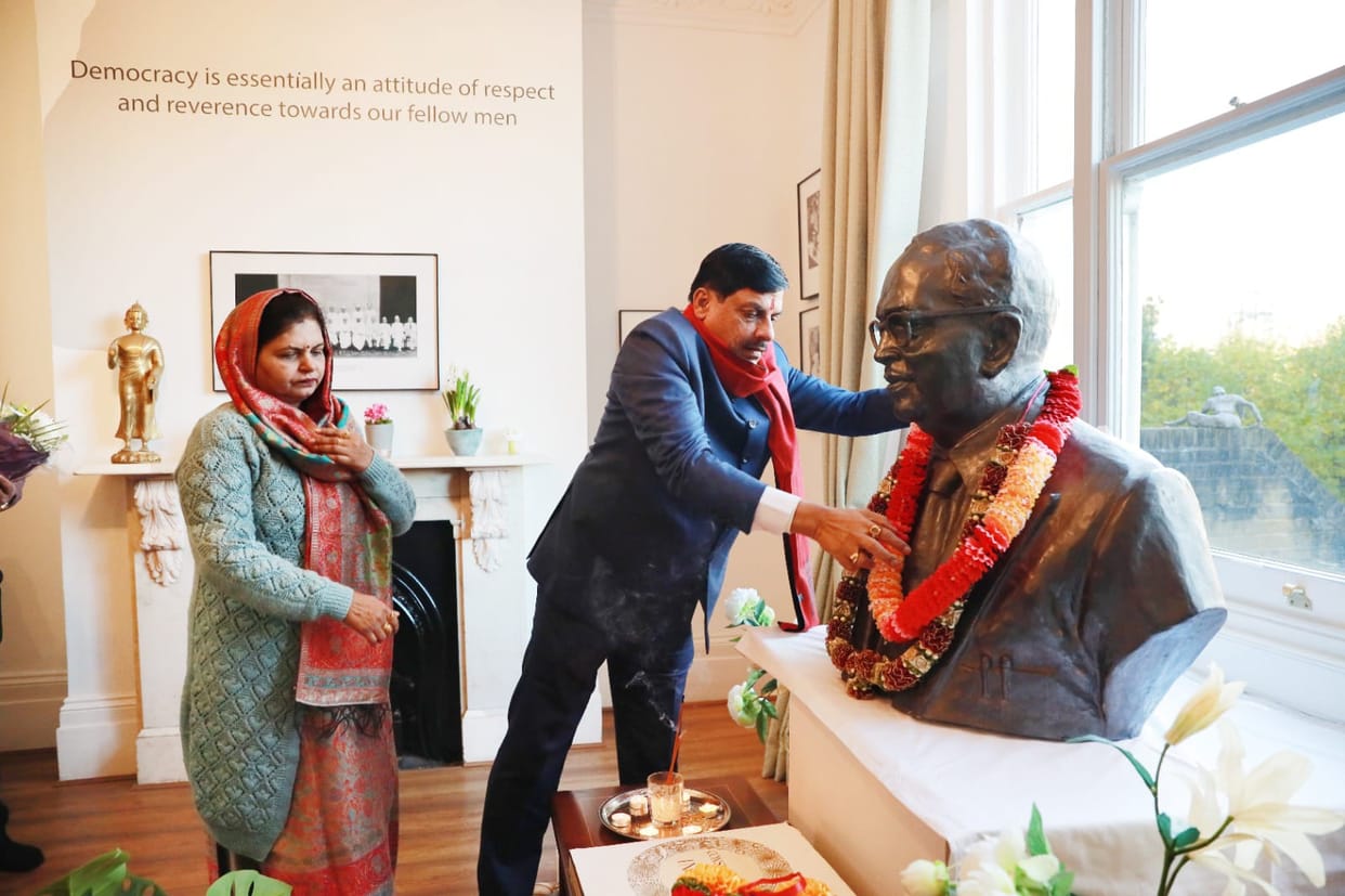 MP News: CM Mohan Yadav reached Ambedkar House in London on Constitution Day, paid homage
