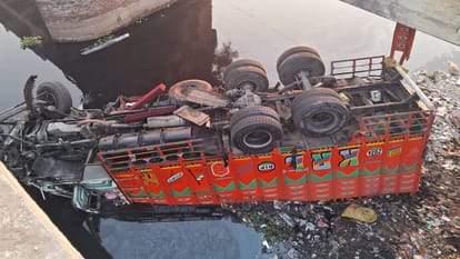 Muzaffarnagar: Truck breaks bridge railing and falls into Hindon river, driver and operator dead