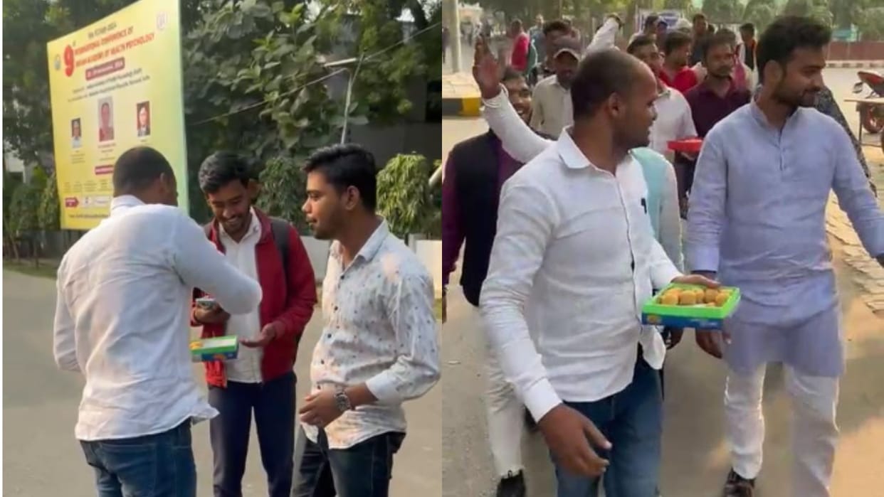 Students distributed sweets at Mahatma Gandhi Kashi Vidyapeeth: Celebration of NSUI's victory in Delhi Univers