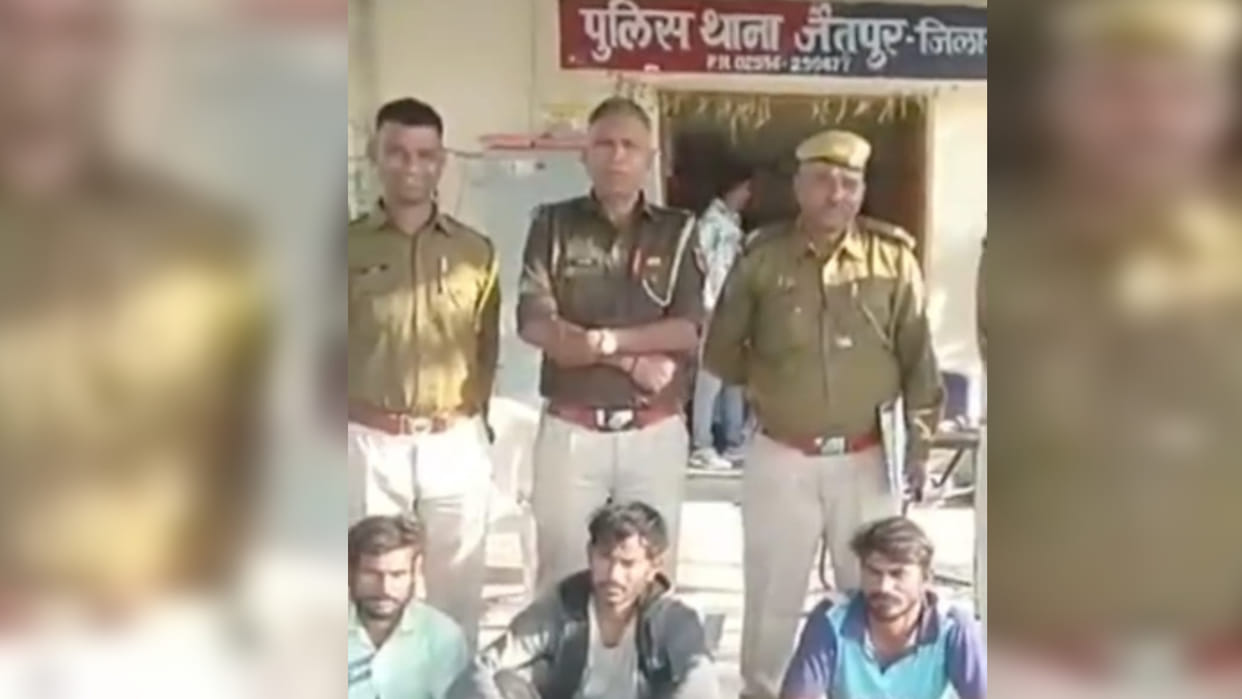 Police revealed the theft of bundles of wires kept in the enclosure