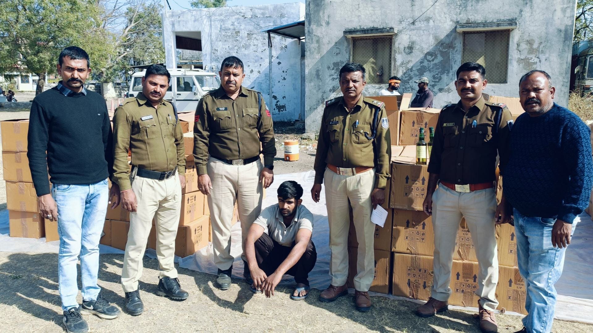 Ratlam: 510 boxes of illegal liquor worth Rs 67 lakh recovered from a passing container from Nagaland