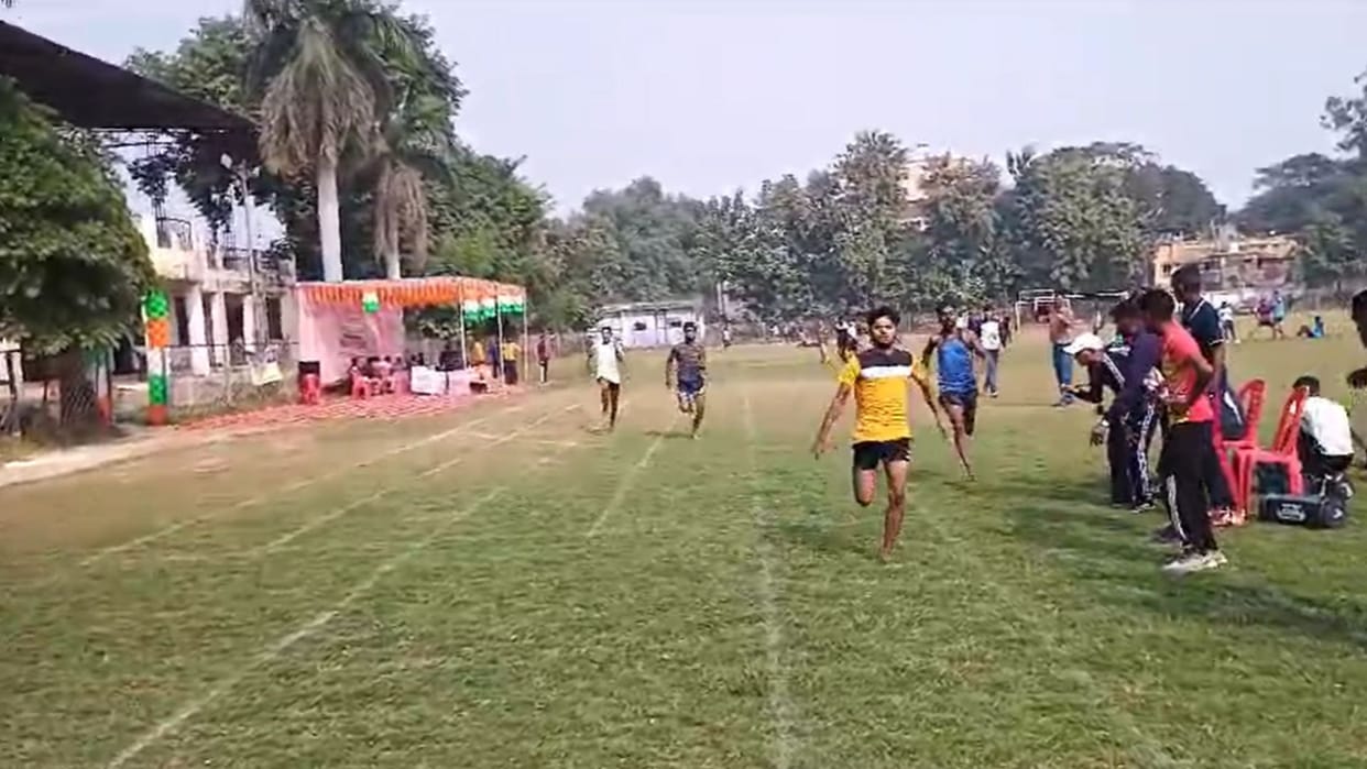 District level rural sports competition organized in Ghazipur: Mohit of Revatipur won the 100 meter race
