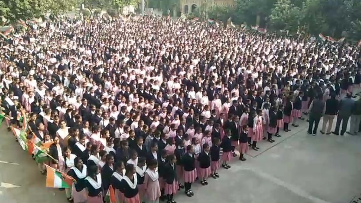 Hardoi: 3,990 girl students sang three maha samuha songs including the national anthem together