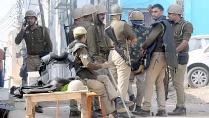 Sambhal Violence: चार दिन से इंटरनेट सेवा बंद... करोड़ों रुपये का लेनदेन प्रभावित; दिनभर पसरा रहता है सन्नाटा Sambhal Violence Internet service closed for four days Transactions worth crores of rupees affected