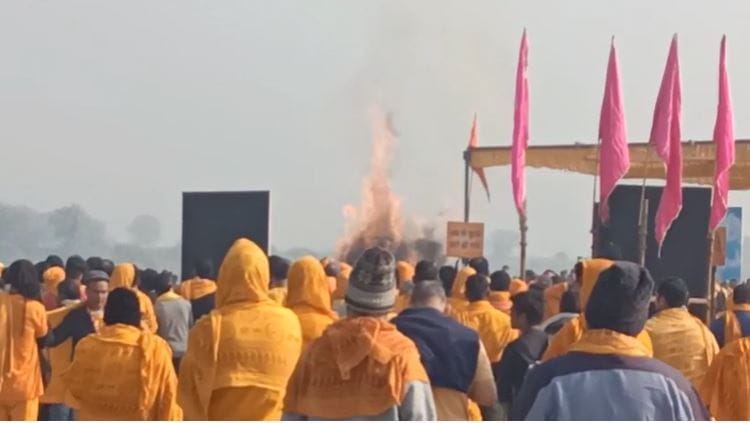 Crowds gathered in last journey of Kripalu Maharaj's daughter six km long queue brother's son lit funeral pyre
