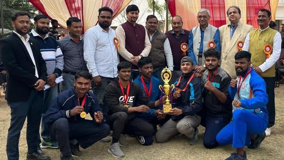 Varanasi Mahadev PG College champion both categories 42 male and 29 female players participated